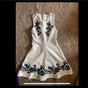 Francesca’s White dress size xs